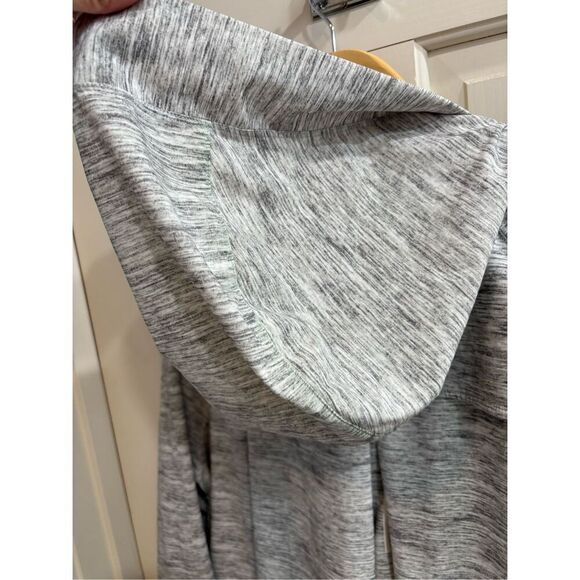 Lululemon Sun Showers Jacket size 8 Heathered grey - Picture 6 of 7